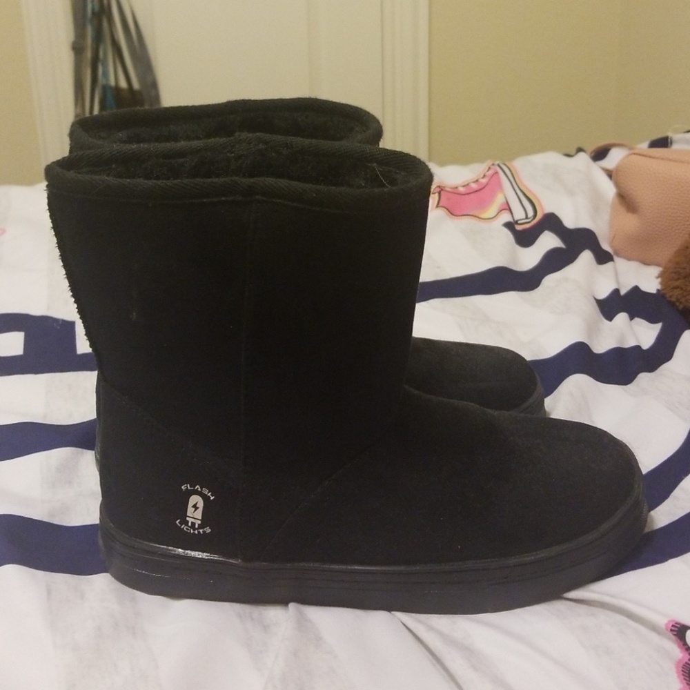 Low black boots